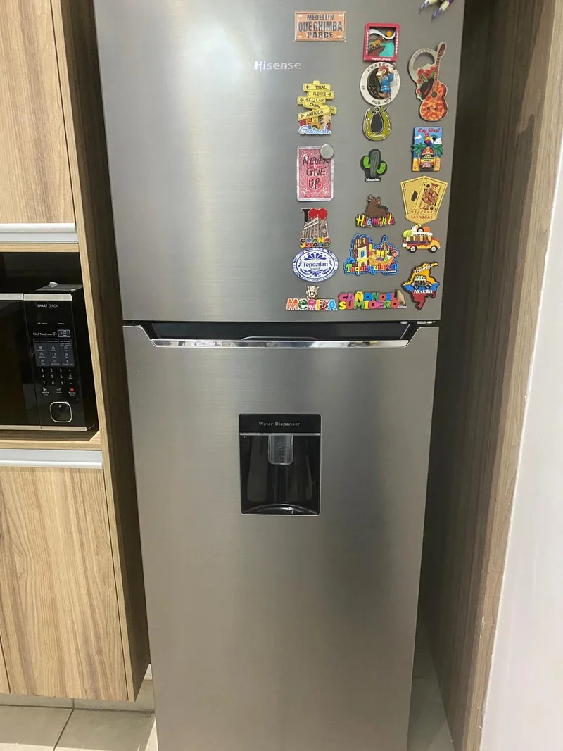Refrigerador Hisense Inverter con despachador reparado